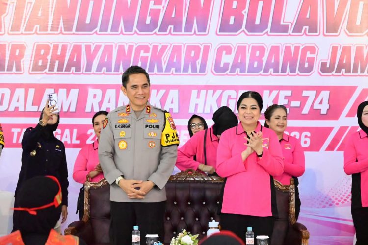 Kapolda Jambi Buka Pertandingan Bola Voli Antar Bhayangkari Cabang se-Daerah Jambi. (Foto : ist)