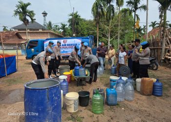 HUT Propam Polri 2026, Bid Propam Polda Jambi Salurkan 10.000 Liter Air Bersih untuk Warga Tangkit. (Foto : ist)