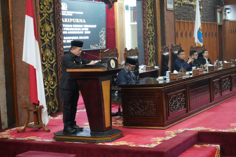Gubernur Al Haris Hadiri Rapat Paripurna DPRD Penyampaian Laporan Banggar dan Penandatanganan Nota Kesepakatan Ranperda Perubahan APBD 2026. (Foto : ist)
