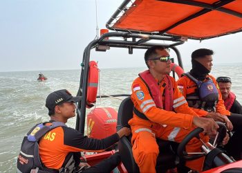 Dua Nelayan Tanjab Barat yang Hilang Saat Melaut Ditemukan Selamat oleh Tim SAR Gabungan. (Foto : ist)