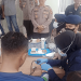 Brimob Polda Jambi Peduli : Beri Bantuan, Vitamin, Masker, Periksa Kesehatan Satgas Karhutla dan Warga desa Pompa Air. (Foto : Rolan - sinarjambi.com)