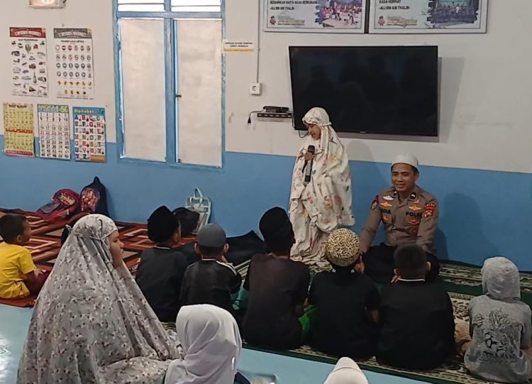Rumah Baca Bhayangkara Bahari Polda Jambi Jadi Wadah Pembinaan Keagamaan Anak Pulau Pandan. (Foto : ist)