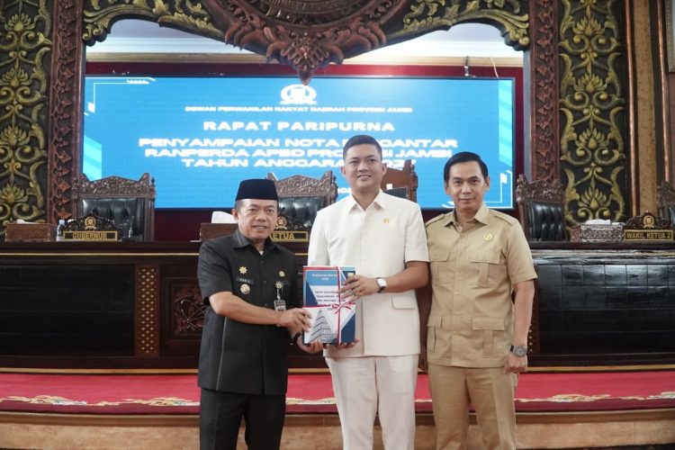 Sampaikan Nota Keuangan RAPBD 2027, Pesan Gubernur Al Haris ke OPD: Fokus, Efektif, Efisien dan Berdampak. (Foto : ist)