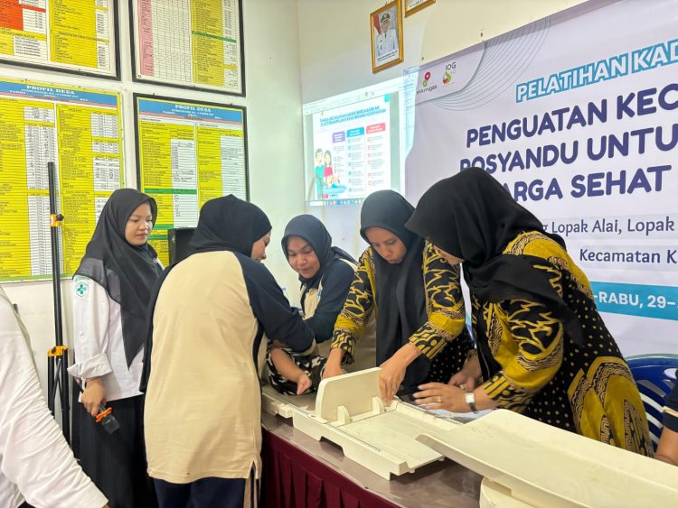 Pertamina EP Jambi melatih 40 kader Posyandu untuk memperkuat pencegahan stunting di Kecamatan Kumpeh Ulu, Muaro Jambi. Kader Posyandu mengikuti praktik pelayanan Integrasi Layanan Primer (ILP) dalam Pelatihan Kader Tangguh program GERAK BERSANDING. (Foto : ist)