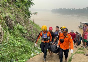 Tim SAR gabungan temukan korban tenggelam di sungai batanghari Tebo dalam kondisi meninggal dunia. (Foto : ist)