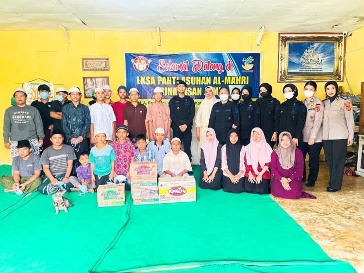 Peduli Dampak Kabut Asap Karhutla, Satbrimob Polda Jambi Salurkan Bantuan ke Panti Asuhan. (Foto : ist)