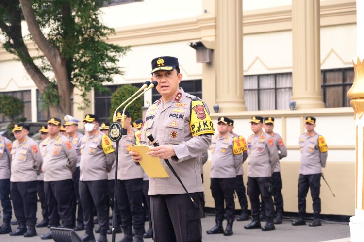 Pimpin Apel Perdana, Kapolda Jambi Tekankan Integritas, Disiplin dan Profesionalisme Kepada Seluruh Personel. (Foto : ist)