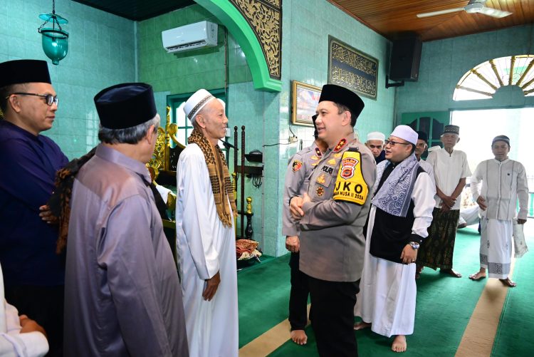 Kapolda Jambi Laksanakan Salat Jumat Keliling, Pererat Silaturahmi dengan Masyarakat. (Foto : ist)