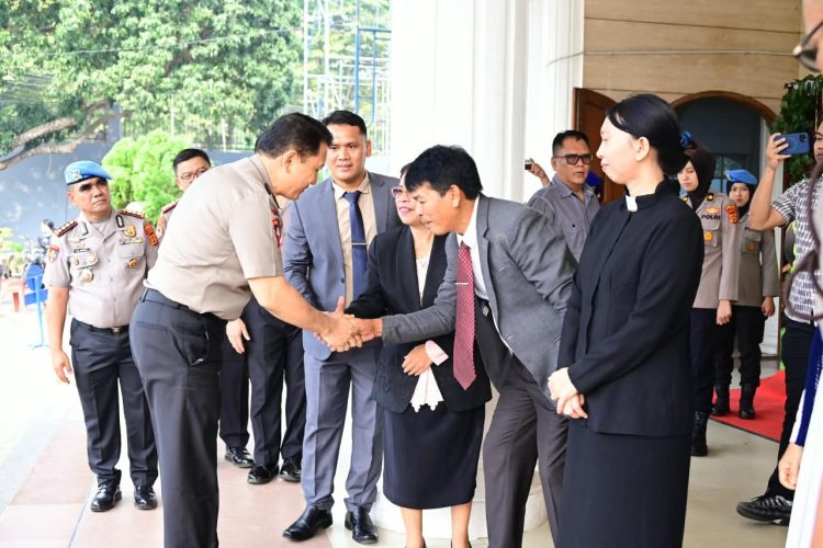 Kapolda Jambi Kunjungi Jemaat HKBP Kotabaru, Ajak Masyarakat Rawat Toleransi dan Jaga Kamtibmas. (Foto : ist)