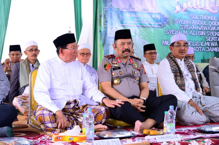 Wakapolda Jambi Hadiri Haul Akbar Syekh Abdul Qodir Al Jailani dan Harlah Majelis Al-Hidayah ke-7. (Foto : ist)