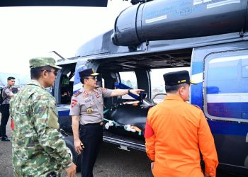 Kapolda Jambi Dampingi Gubernur Lepas 90 Personel Satgas Darat Karhutla ke Taman Nasional Berbak. (Foto : ist)