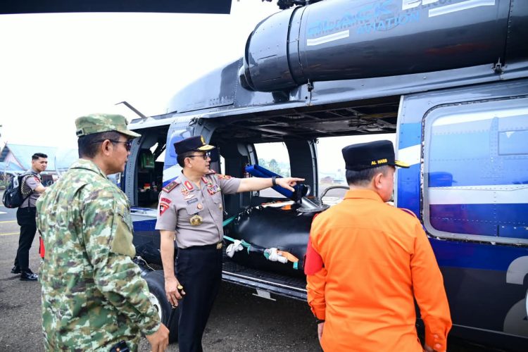 Kapolda Jambi Dampingi Gubernur Lepas 90 Personel Satgas Darat Karhutla ke Taman Nasional Berbak. (Foto : ist)