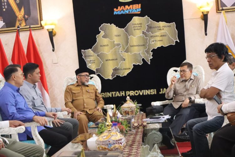 Sekda Sudirman Dampingi Kunjungan Kerja BAM DPR RI ke Jambi, Dorong Penyelesaian Persoalan Pertanahan Zona Merah Secara Adil dan Humanis. (Foto : ist)