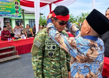 Danrem 042/Gapu Dikukuhkan Sebagai Rajo Pagar Alam, Perkuat Silaturahmi TNI dan Suku Anak Dalam. (Foto : ist)