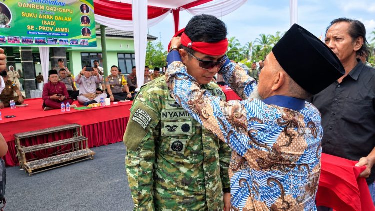 Danrem 042/Gapu Dikukuhkan Sebagai Rajo Pagar Alam, Perkuat Silaturahmi TNI dan Suku Anak Dalam. (Foto : ist)