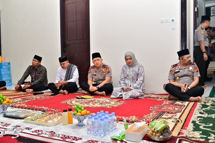 Kapolda Jambi Gelar Tasyakuran dan Doa Bersama Menempati Rumah Dinas, Mohon Keberkahan dan Kelancaran Tugas. (Foto : ist)