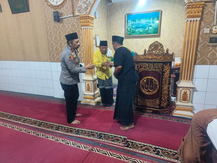 Wakapolda Jambi Laksanakan Sholat Subuh Keliling, Perkuat Silaturahmi dan Kedekatan dengan Masyarakat. (Foto : ist)