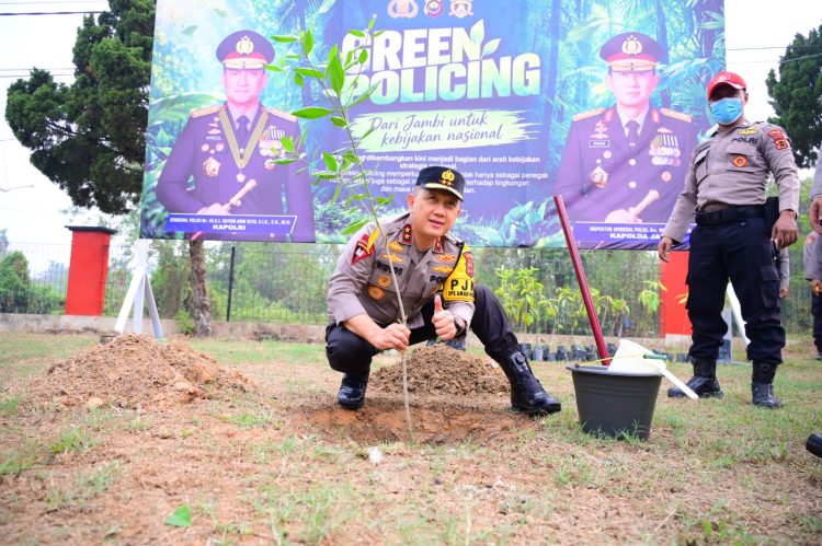 Kapolda Jambi Pimpin Penanaman Pohon di SPN, Wujudkan Komitmen Green Policing dan Pelestarian Lingkungan. (Foto : ist)