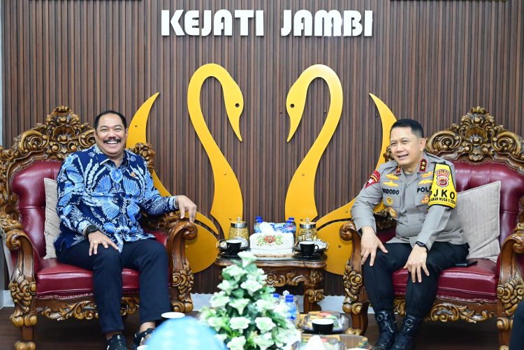 Kapolda Jambi Kunjungi Kejati, Perkuat Sinergitas Penegakan Hukum Antarinstansi. (Foto : ist)