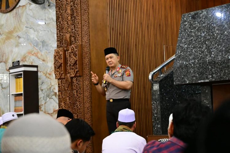 Kapolda Jambi Laksanakan Jumat Keliling, Ajak Masyarakat Bersama Jaga Kamtibmas dan Berantas Narkoba. (Foto : ist)