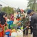 Brimob Polda Jambi Salurkan Air Bersih untuk Masyarakat Desa Pulau Lintang Sarolangun. (Foto : ist)