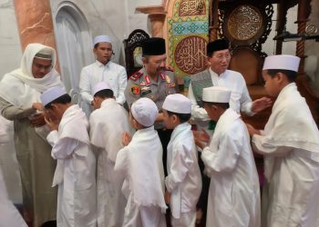 Wakapolda Jambi Laksanakan Sholat Subuh Keliling Bersama Ketua MUI dan Jamaah di Bagan Pete. (Foto : ist)