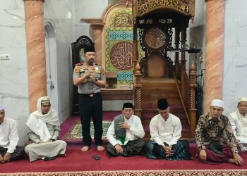 Wakapolda Jambi Hadiri Pengajian Majelis Ilmi wa Dzikri Al-Hidayah, Ajak Jamaah Jaga Kamtibmas dan Waspada Hoaks. (Foto : ist)