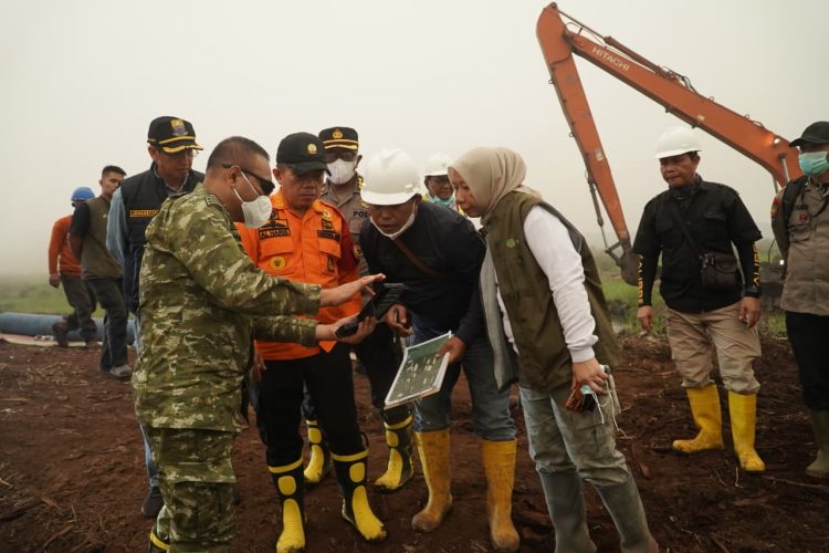 Tinjau Karhutla di TN Berbak Sembilang dan Tahura, Al Haris Apresiasi Perjuangan Petugas. (Foto : ist)