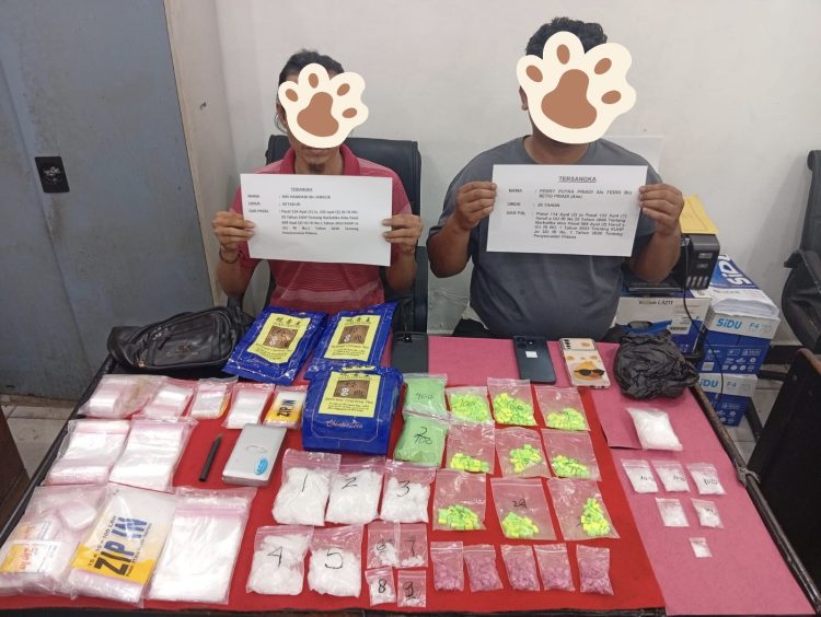 Satresnarkoba polresta jambi berhasil ungkap 1,5 Kg sabu, 583 butir ekstasi dan 302 gram ekstasi serbuk, dua pelaku ditangkap. (Foto : ist)
