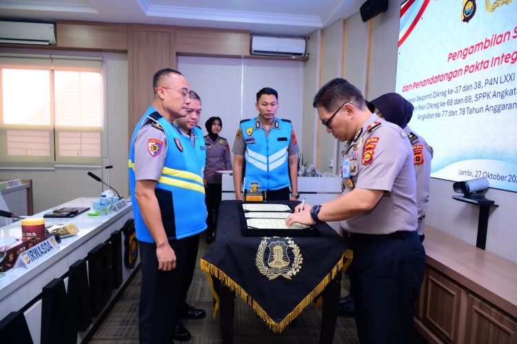 Polda Jambi Ikuti Pengambilan Sumpah dan Penandatanganan Pakta Integritas Seleksi Pendidikan Pengembangan Polri. (Foto : ist)