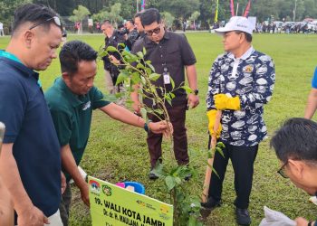Walikota Maulana Tegaskan Komitmen Kota Tangguh, Tanam Pohon Bersama 98 Wali Kota di Medan. (Foto : ist)